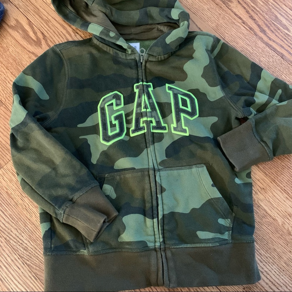 Camouflage zip up sweatshirt